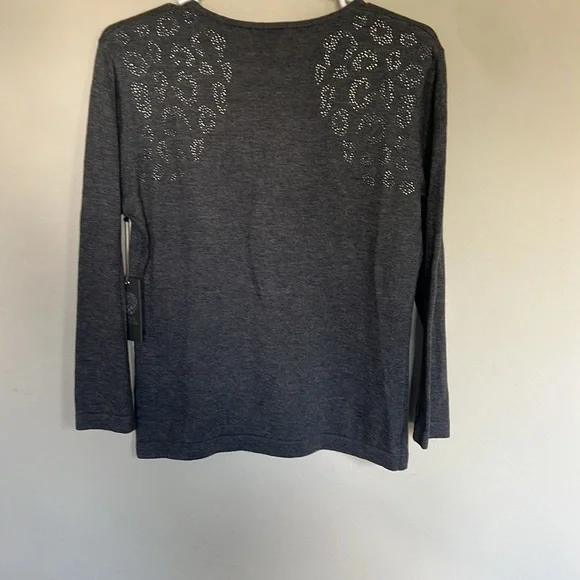 NWT Vince Camuto Studded Shoulder Animal Print Jacquard Sweater - Picture 5 of 5